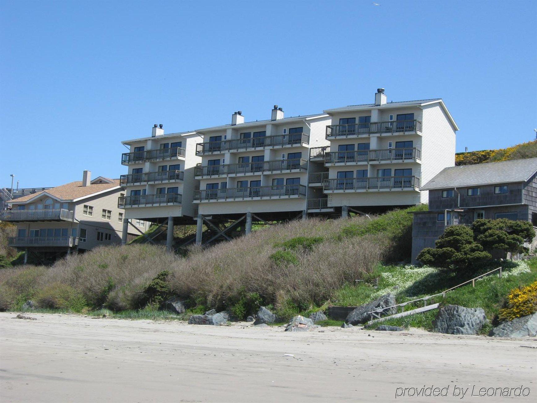Sunset Oceanfront Lodging Бандън Екстериор снимка