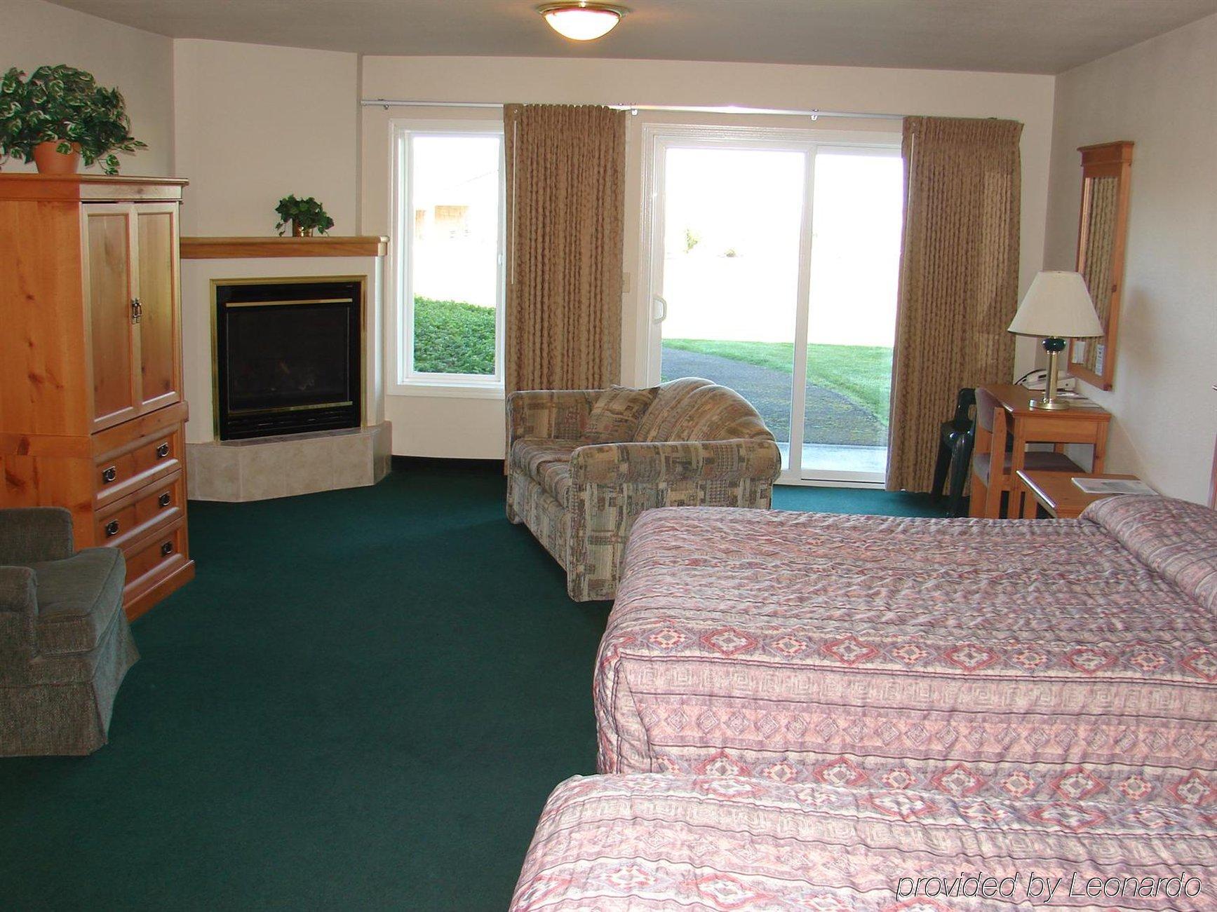 Sunset Oceanfront Lodging Бандън Екстериор снимка