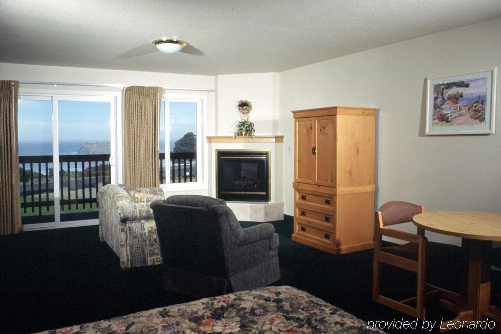 Sunset Oceanfront Lodging Бандън Екстериор снимка