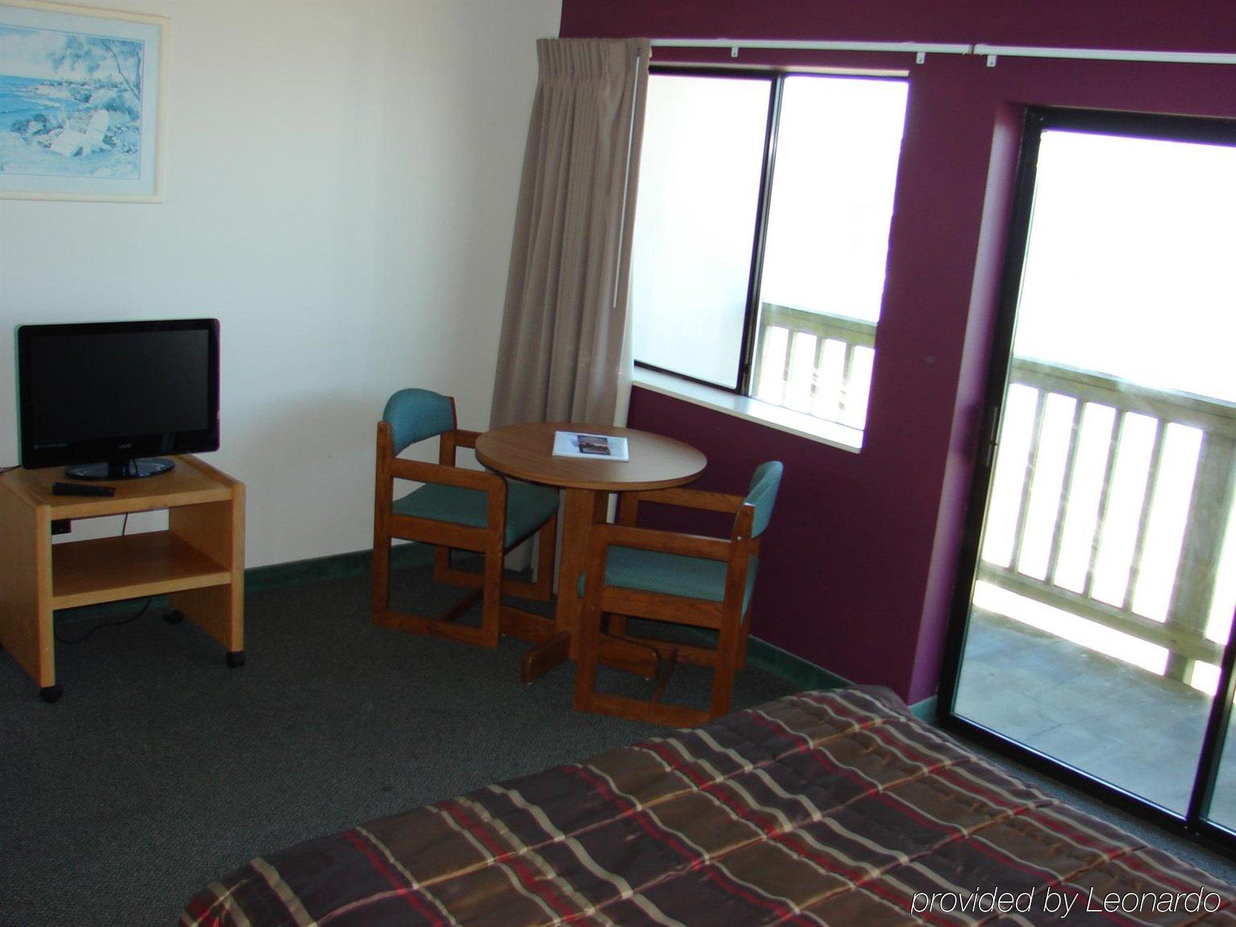 Sunset Oceanfront Lodging Бандън Екстериор снимка