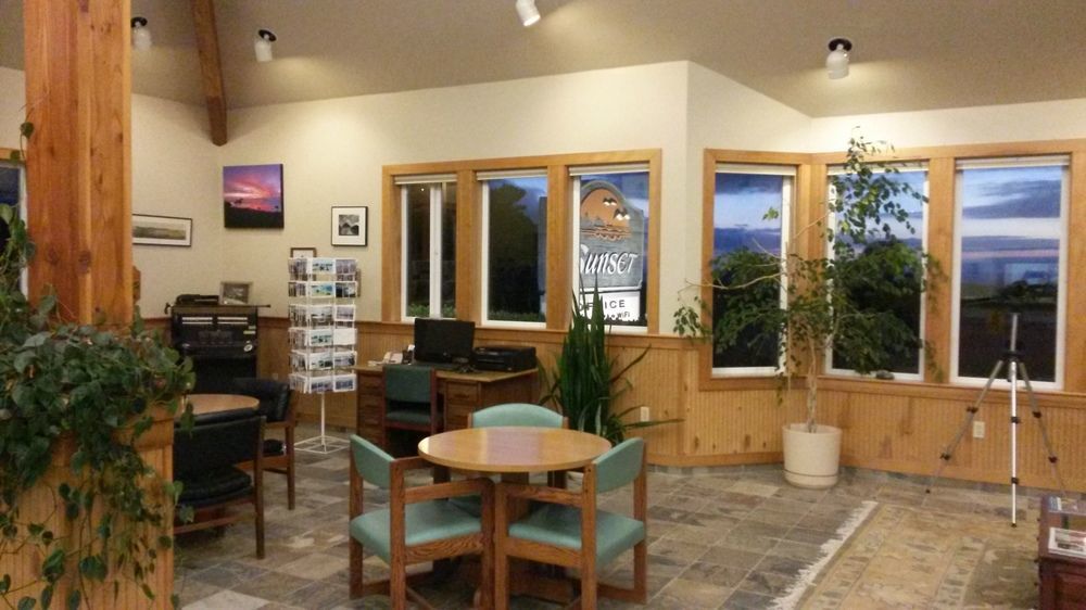 Sunset Oceanfront Lodging Бандън Екстериор снимка