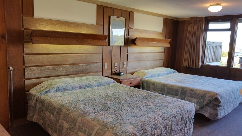 Sunset Oceanfront Lodging Бандън Екстериор снимка