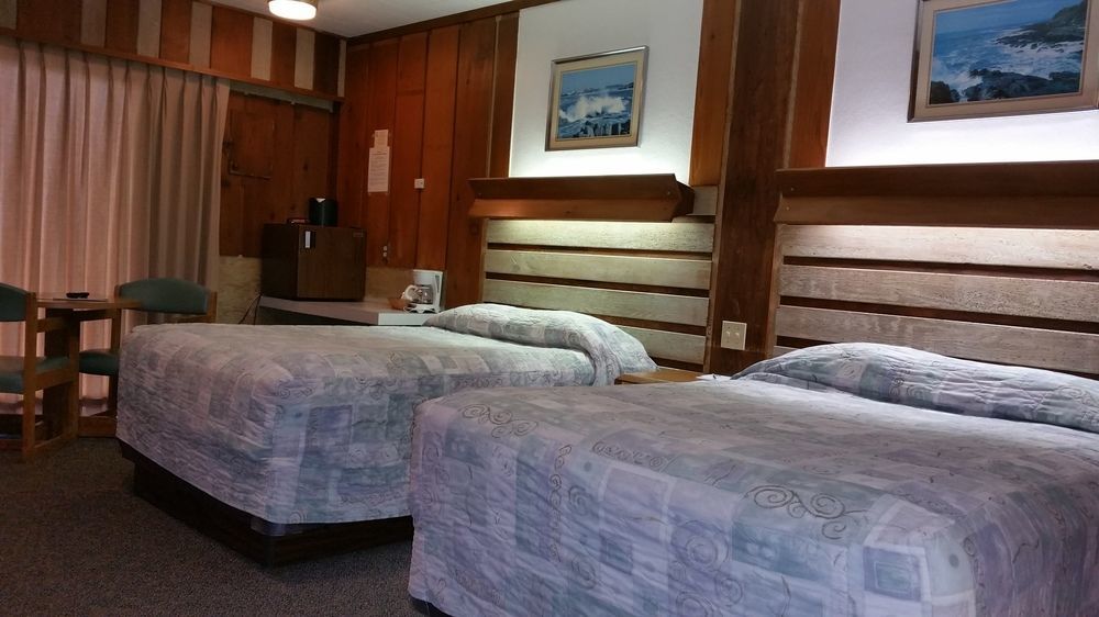 Sunset Oceanfront Lodging Бандън Екстериор снимка