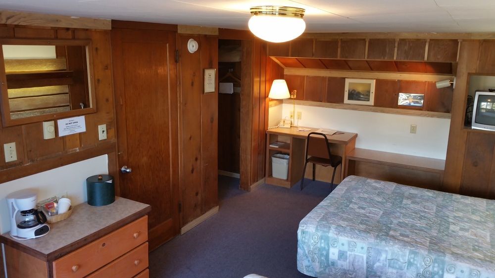 Sunset Oceanfront Lodging Бандън Екстериор снимка