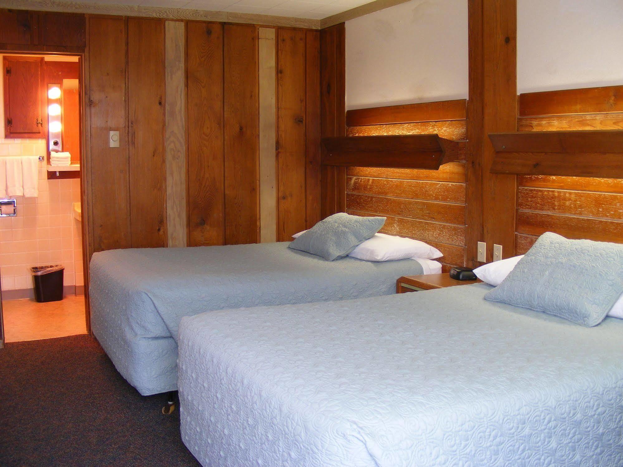 Sunset Oceanfront Lodging Бандън Екстериор снимка