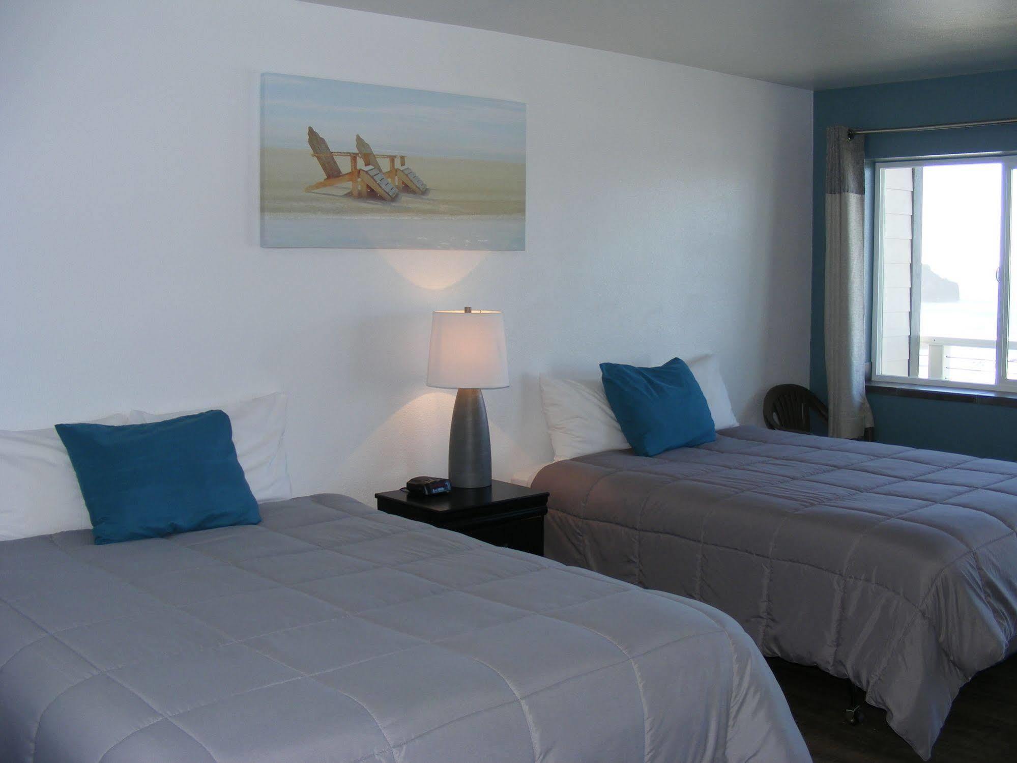 Sunset Oceanfront Lodging Бандън Екстериор снимка
