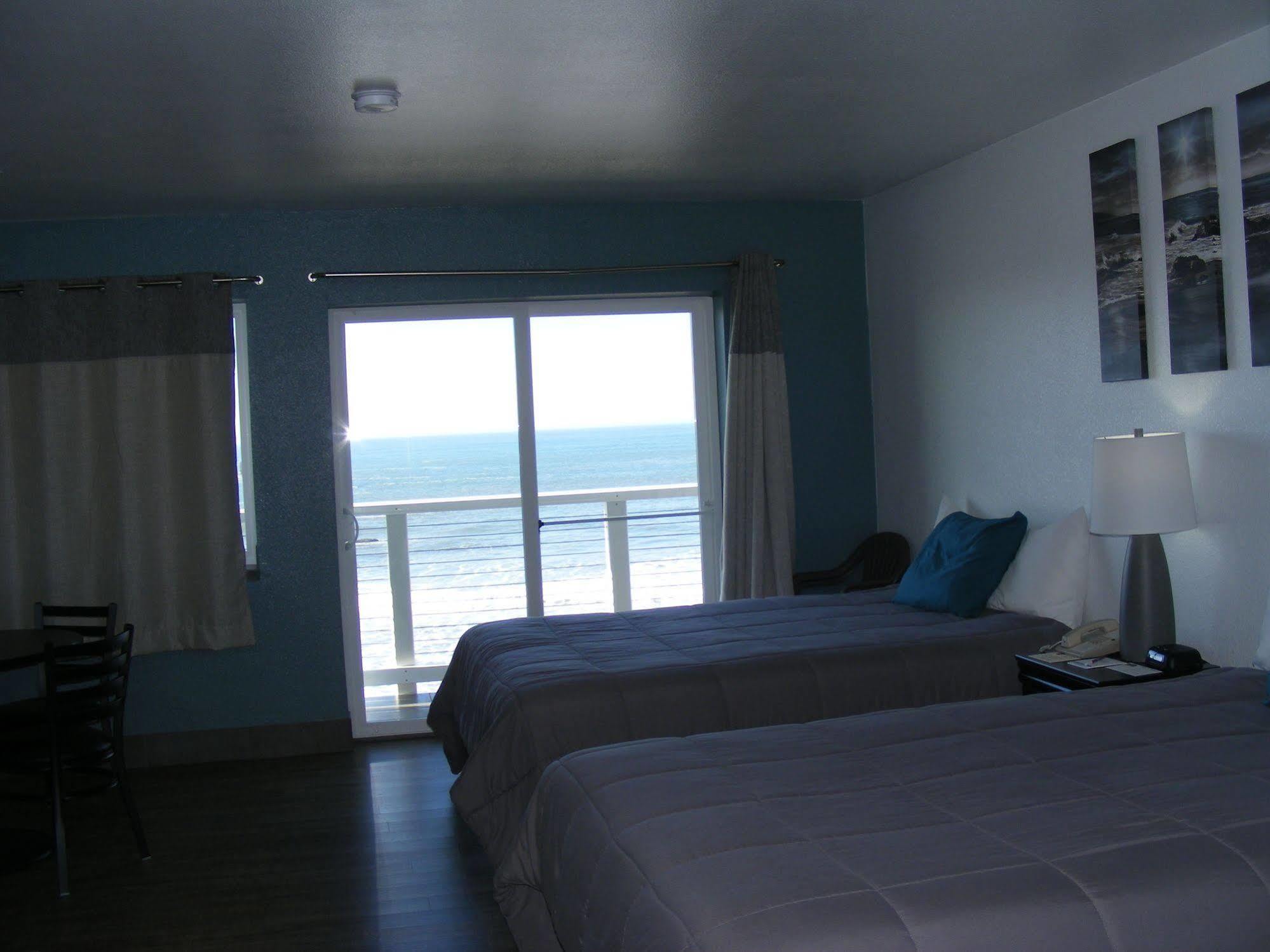 Sunset Oceanfront Lodging Бандън Екстериор снимка