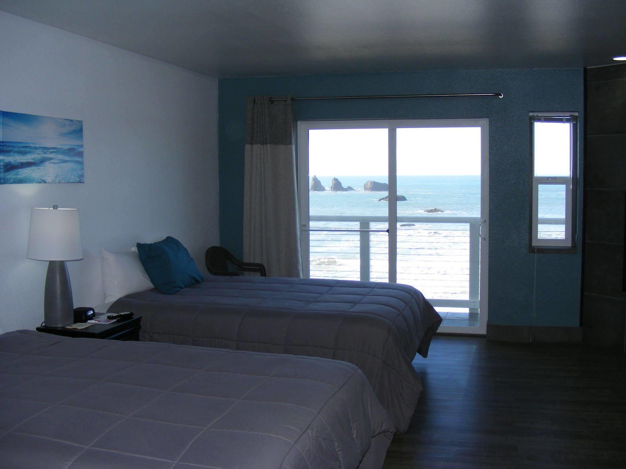 Sunset Oceanfront Lodging Бандън Екстериор снимка