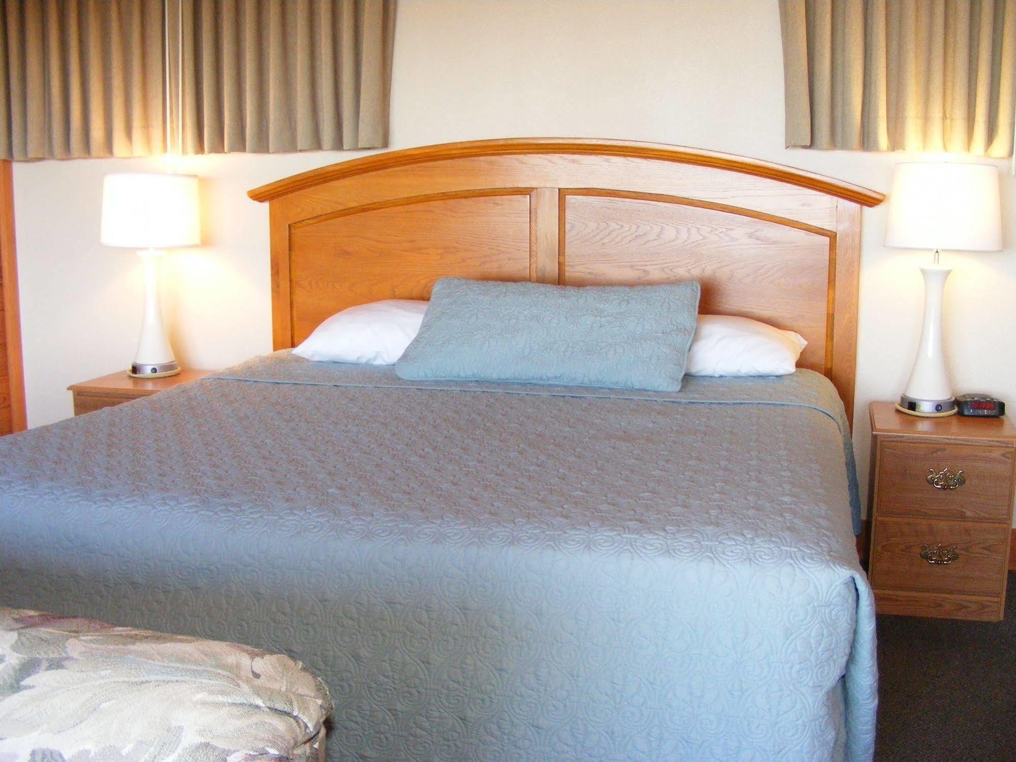 Sunset Oceanfront Lodging Бандън Екстериор снимка