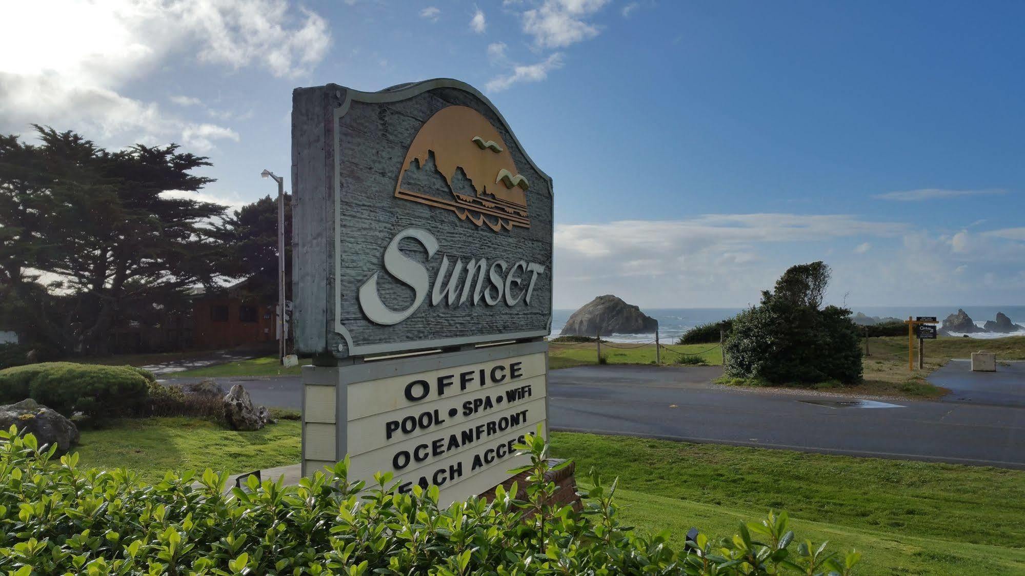 Sunset Oceanfront Lodging Бандън Екстериор снимка